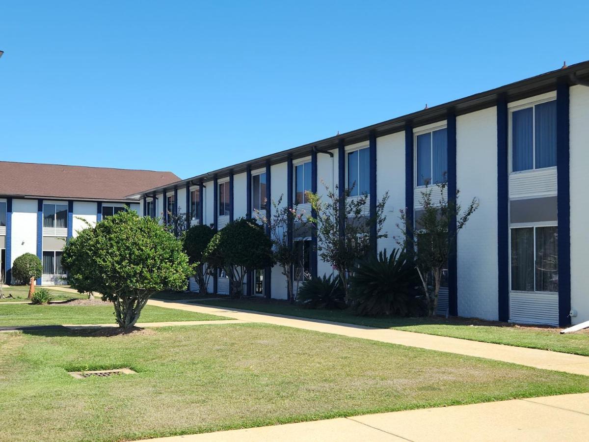 Americas Best Value Inn & Suites-Foley Exterior photo