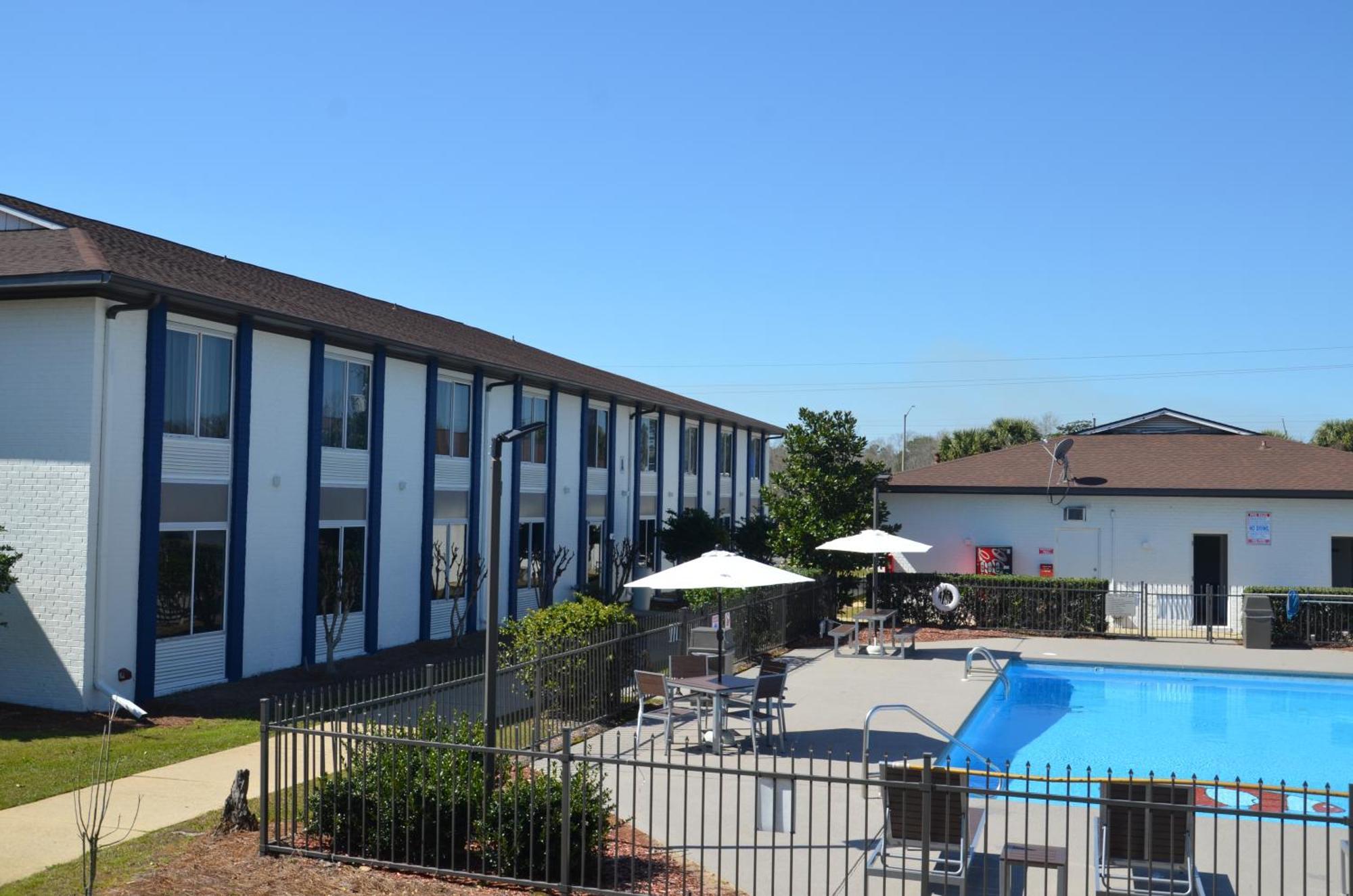 Americas Best Value Inn & Suites-Foley Exterior photo