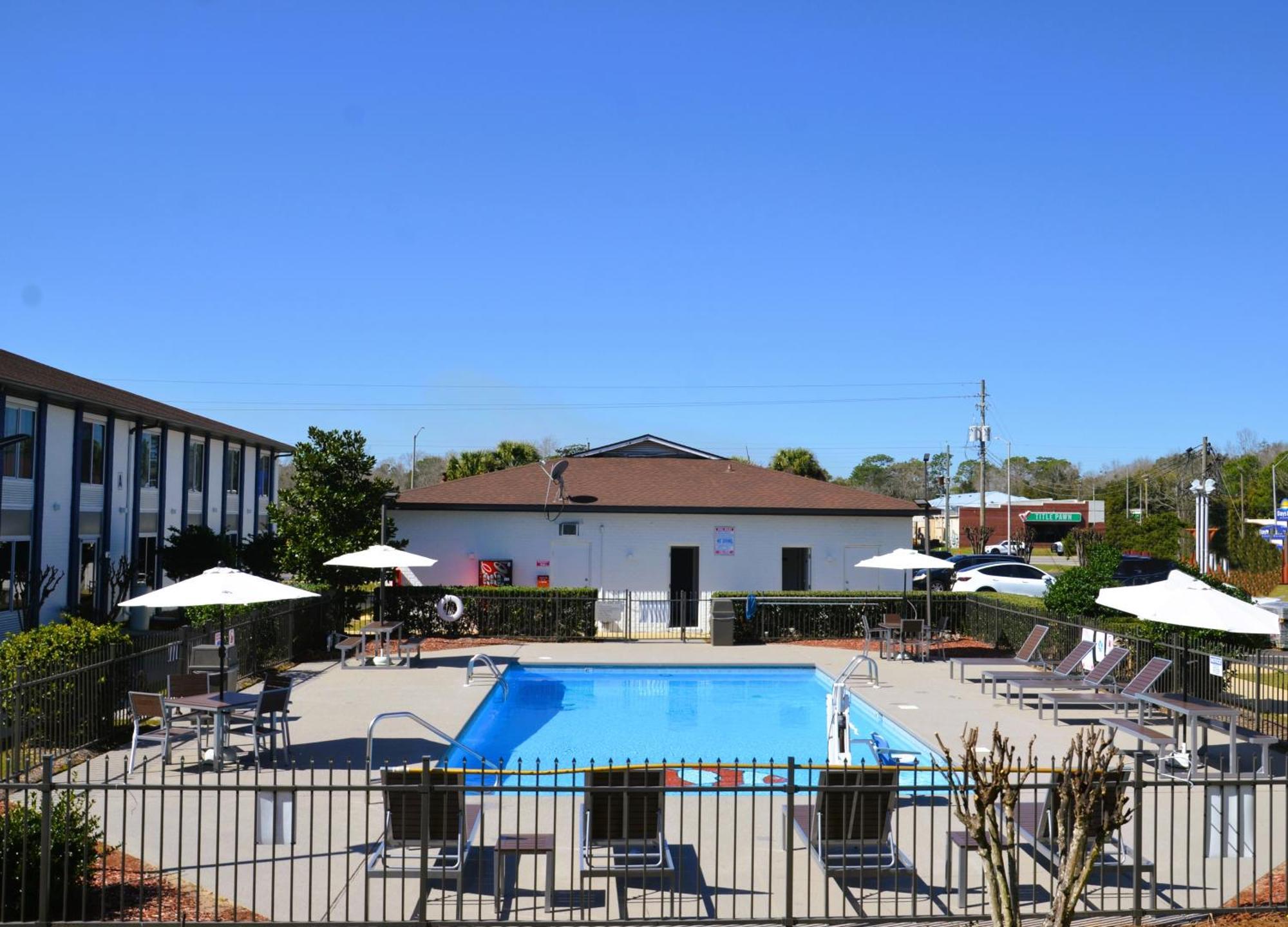 Americas Best Value Inn & Suites-Foley Exterior photo